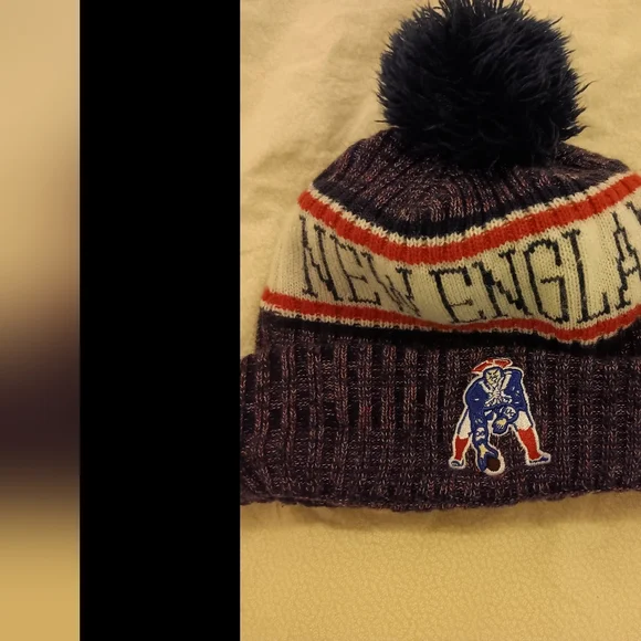 adults patriots hat knit, football, pom pom - Picture 2 of 3